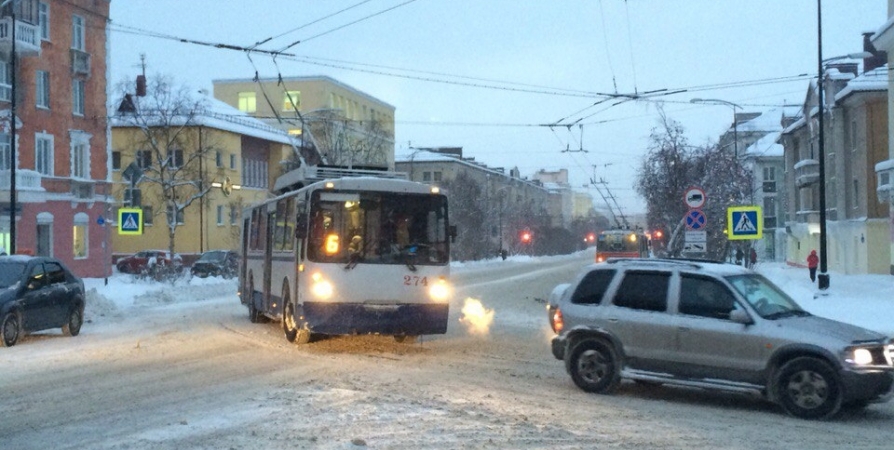 Проезд в автобусах и троллейбусах Мурманска подорожал до 34 рублей