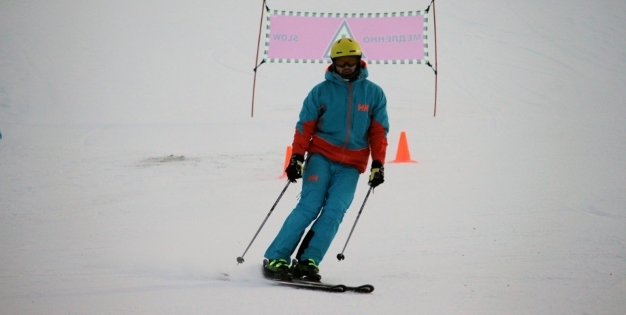 В Кировске стартовали соревнования по горнолыжному спорту