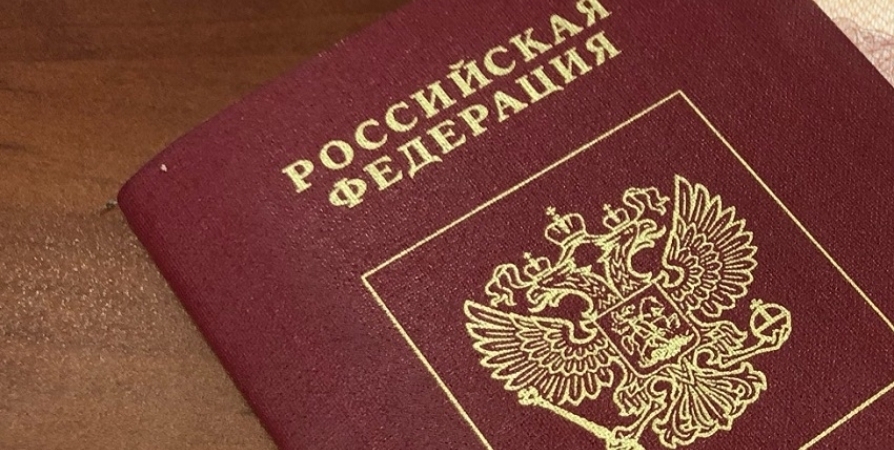 Мужчину из федерального розыска задержали в Мурманске при получении паспорта