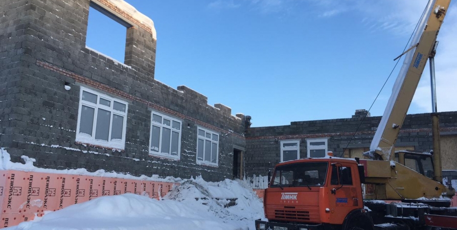 При строительстве детсада в Североморске установили стены до второго этажа