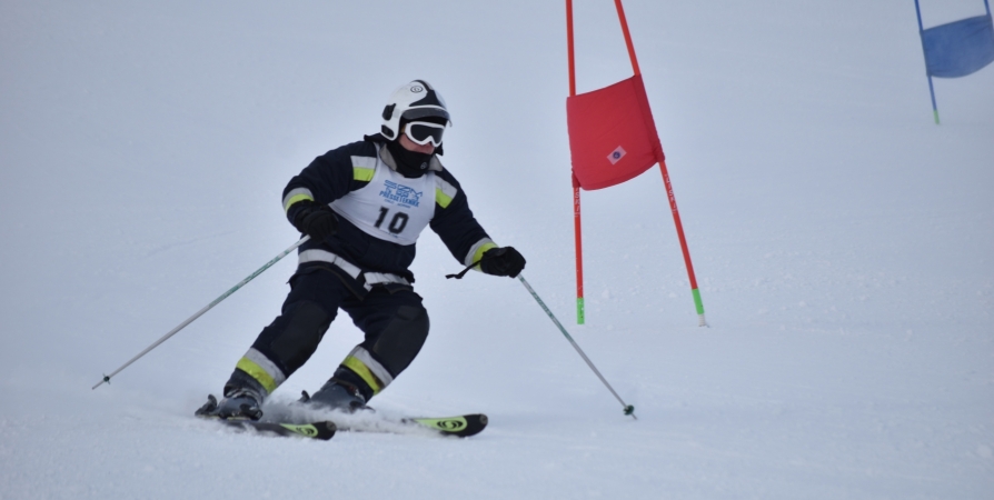Соревнования по горным лыжам среди пожарных в экипировке состоятся в Хибинах