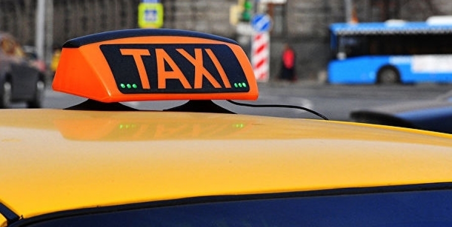 Телефонный мошенник обманул 29-летнего таксиста из Мурманска