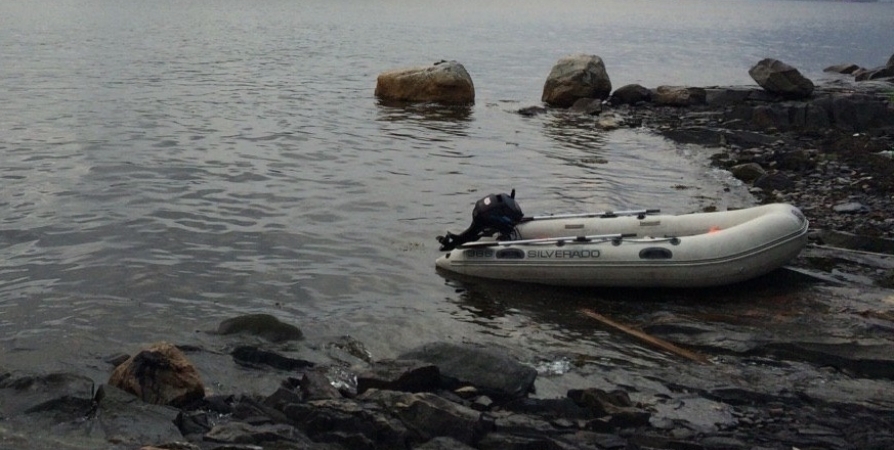 Спасатели отыскали 7 рыбаков с пустующей лодки возле мыса Выевнаволок