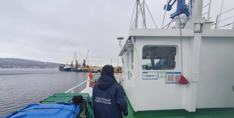 Возле острова Малый Олений после столкновения судов погиб рыбак