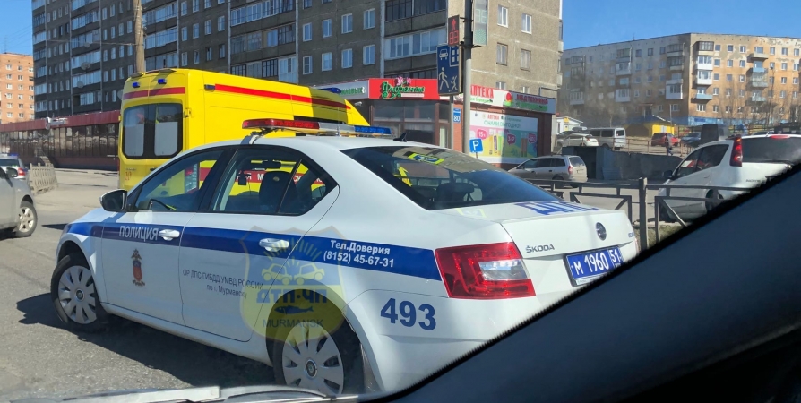 Из-за плохого самочувствия водителя в Мурманске произошло ДТП