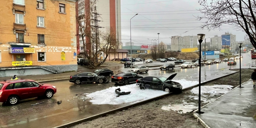 В ДТП на Шмидта в Мурманске пострадал водитель Chevrolet