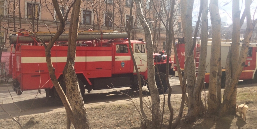 Из-за пожара утром эвакуировали 10 мурманчан на Кирова