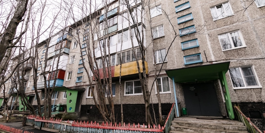В Ленинском округе Мурманска в первом доме устранили неприятный запах воды