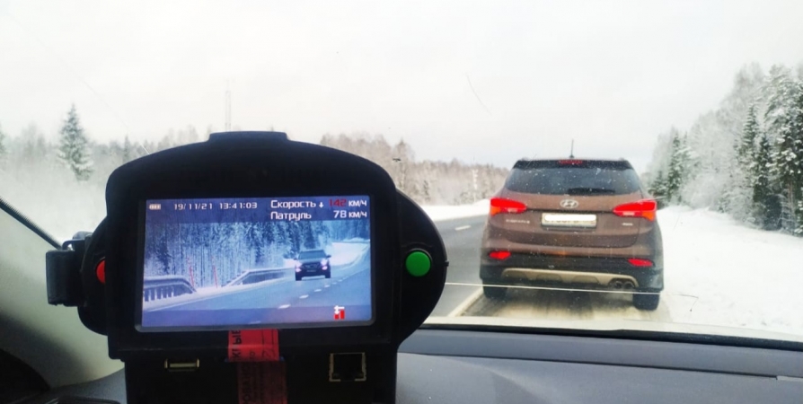 Мурманчанина задержали в Карелии за превышение скорости на трассе