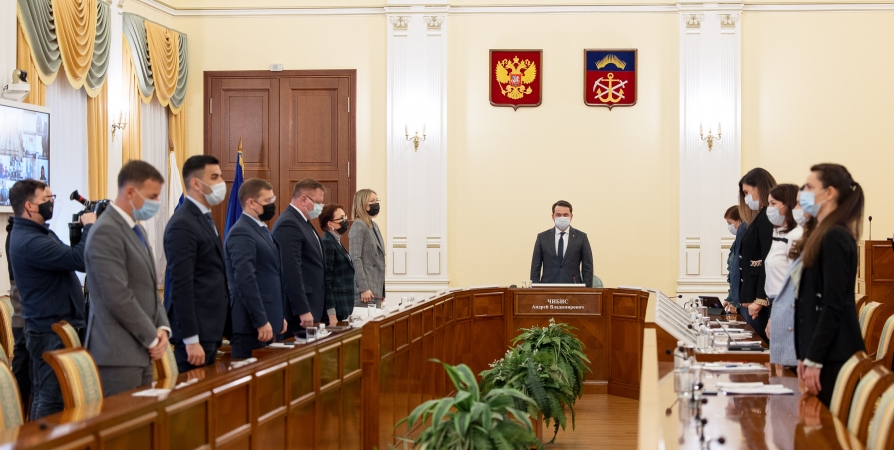 Заседание правительства Заполярья началось с минуты молчания после трагедии под Кемерово