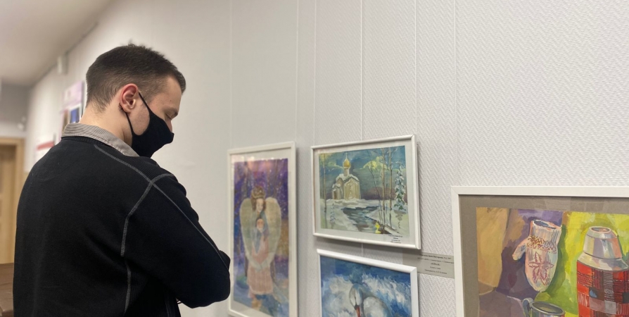 В музее Мурманска работает благотворительная выставка юных художников