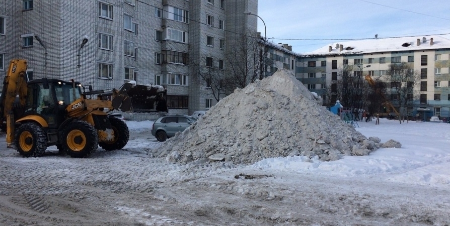 Почти 4 тысячи кубометров снега вывезли с улиц Мурманска за сутки