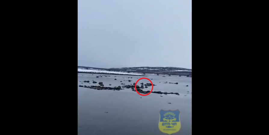 Мурманчанин оказался в ледяной воде Кольского залива во время прилива