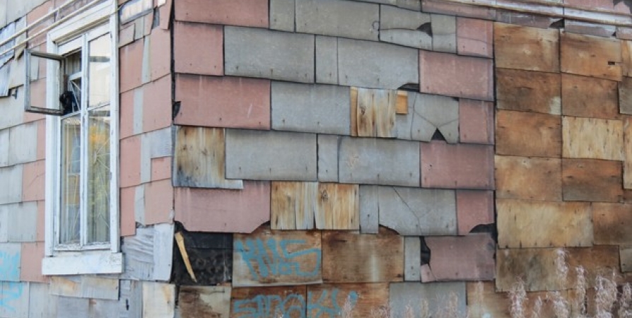 В этом году в Мурманской области снесут 34 заброшенных дома