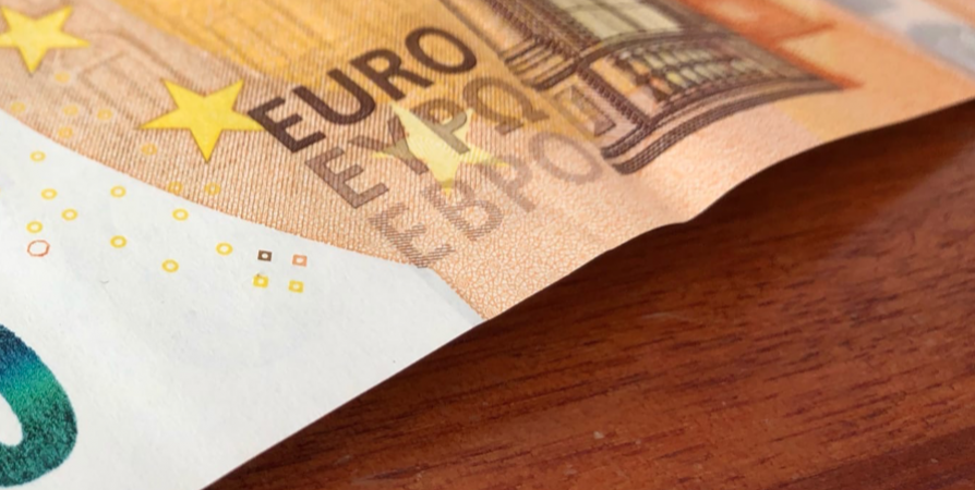 Аналитик спрогнозировал снижение курса евро до 76 рублей