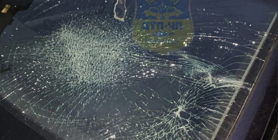 Скинутый с балкона мешок с порошком разбил стекло машины в Мурманске