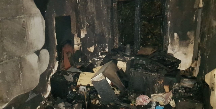 Шесть мурманчан спасли из горящего дома на Подстаницкого