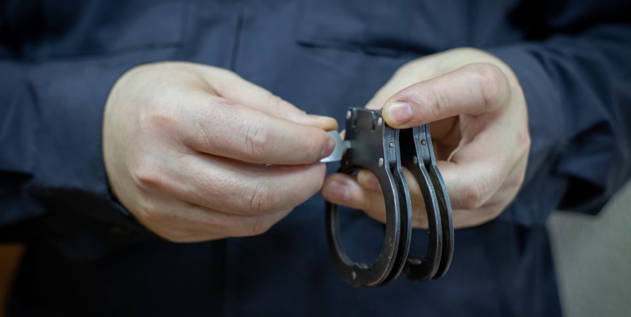 Иностранца осудили на 6 лет за попытку сбыть наркотики в Мурманске