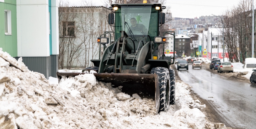 За выходные с улиц Мурманска вывезли более 420 т снега