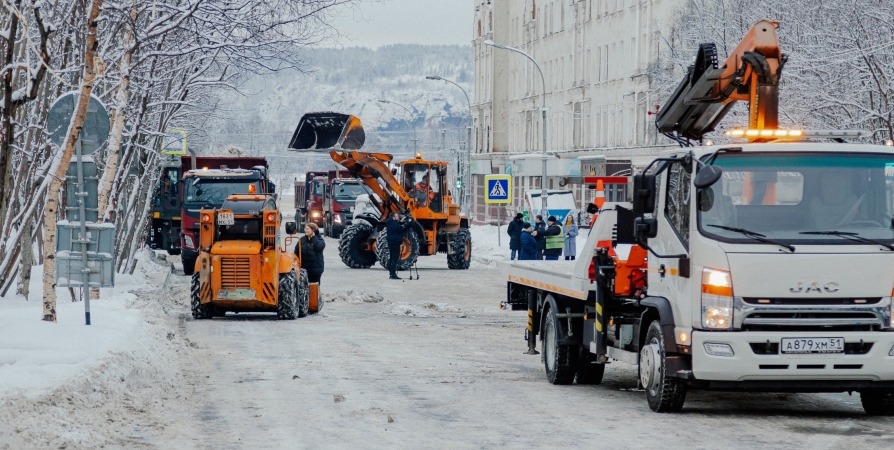 За зиму с дорог Мурманска вывезли более 300 тысяч кубометров снега