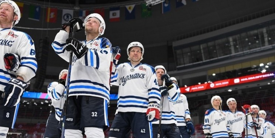 Команда из Мурманска впервые завоевала серебро фестиваля хоккея Ночной лиги