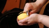 Чищенная картошка не потемнеет даже через 2 дня — 3 хитрых поварских приёма