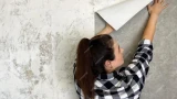 Клеем обои своими руками: 7 самых частых ошибок — возьмите на заметку