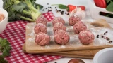 Нежные рыбные тефтели: вкуснее, чем мясные — всё смешали и в духовку
