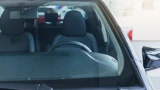 Чёрные точки над зеркалом в машине: зачем они нужны и почему их не всегда делают — неожиданное объяснение