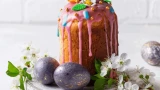 Глазурь на куличе держится как броня: не отпадает кусками — гладкая без сюрпризов