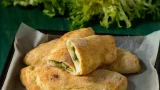 Пирожки с начинкой из 90-х — с жареными огурцами: приготовила бабушка и всех удивила