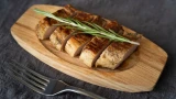Рулетики с мясом: ничуть не хуже беляшей и чебуреков — готовятся от силы полчаса