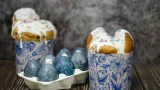 Синие мраморные яйца: готовим яркое угощение к Пасхе — понадобятся женские чулки