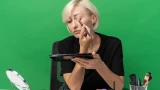 Женщинам 50+ нельзя так красить глаза: ужасно старят — 2 ошибки макияжа