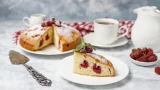Простой и вкусный пирог на кефире: съедается прямо из духовки, не успеваю донести до стола