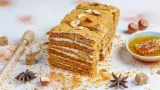 Круче чем в дорогой кулинарии: медовик без раскатки коржей — всё максимально просто