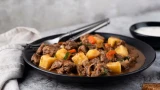 Мягкое сочное мясо и подлива с винными нотками: гуляш готовлю только так — у всего подъезда от запаха текут слюнки