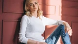 Женщине 55 лет, а все завидуют фигуре: лучше никому не говорить секрет — все дело в подходящих джинсах