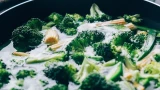 Такую брокколи съест даже ребёнок: нежное блюдо из духовки — исчезнет с тарелки за 1 минуту