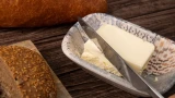 Стала есть сливочное масло — забыла про депрессию: почему этот продукт дает такой эффект