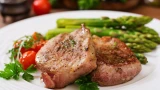 Гости просят готовить на все праздники мясо по-русски: невероятно вкусное блюдо — съедается все до крошки