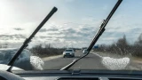 Не надо переплачивать: царапины на стекле автомобиля можно убрать самим — есть простое и эффективное средство