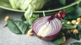Как спасти лук от вредителей: проверенные дедовские методы