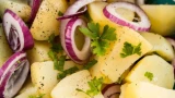 Харизматичный картофельный салат: 2 варианта на любой случай — тарелки пустеют за 1 минуту