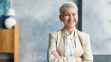 Что надеть на торжество женщине 50+: 5 вещей на каждый случай — от свадьбы до юбилея