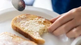 Яично-горчичное масло: простая намазка вкуснее любой икры — готовится за 5 минут