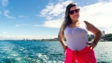 Летняя одежда для шикарных пышечек: сногсшибательные фасоны — на морскую тему