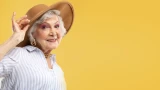 Летний стиль для женщин 60+: 5 стильных предметов — комфорт и элегантность в сезоне весна-лето 2025 году