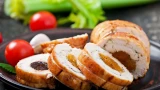 Нереальная вкуснятина из фарша: сочный и ароматный мясной рулет за 1 час — беспроигрышное блюдо на ужин
