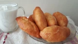 Тесто готовлю без кефира, молока и яиц: пирожки с картошкой получаются пышными и воздушными — просто объеденье